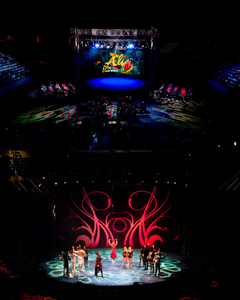ALIS: IL NUOVO MONDO by LE CIRQUE TOP PERFORMERS