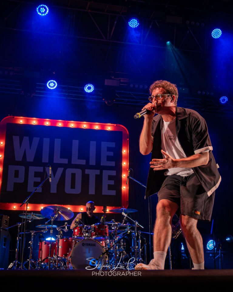 WILLIE PEYOTE + ANNA CASIGLIA APRONO LA DECIMA EDIZIONE DEL FLOWERS FESTIVAL 2025